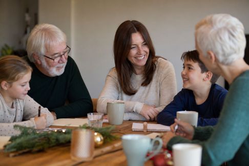 Les quiz musicaux de Noël à thèmes : idées pour toutes les générations