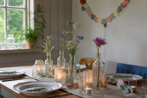 Astuces pour réussir une décoration de fête avec des éléments récupérés