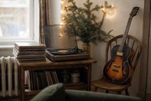Découverte des musiques pop et rock emblématiques de Noël