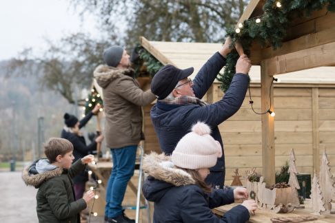 Rôle des bénévoles et associations dans l’animation des marchés de Noël