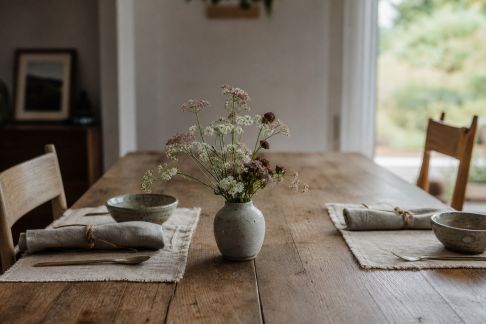 Accessoires malins et pratiques pour sublimer votre table sans surcharger