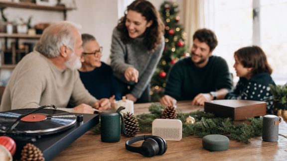 Comment varier les styles musicaux dans vos playlists de Noël pour surprendre vos invités