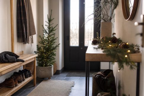 Idées malignes pour optimiser la décoration de son entrée à Noël