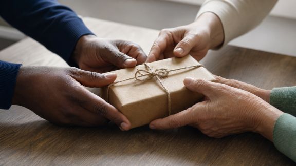 Conseils pour bien choisir une association solidaire à soutenir à Noël