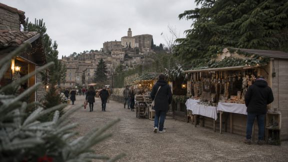 Découverte des marchés de Noël dans les villages perchés et lieux atypiques
