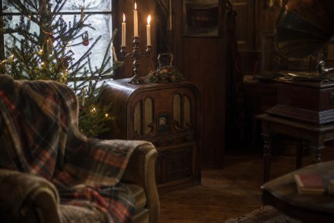 Films de Noël historiques : plongée dans le passé en cinémascope et musique d’époque
