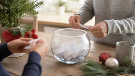 Organiser une tombola solidaire pour une cause locale à Noël