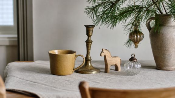 Comment valoriser les objets chinés dans une ambiance de Noël personnalisée